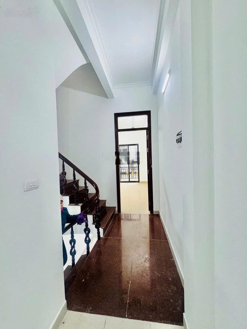 Cho thuê nhà Trung Kính, Cầu Giấy. DT 60m2, 4 tầng, ngõ oto. Giá 20 triệu