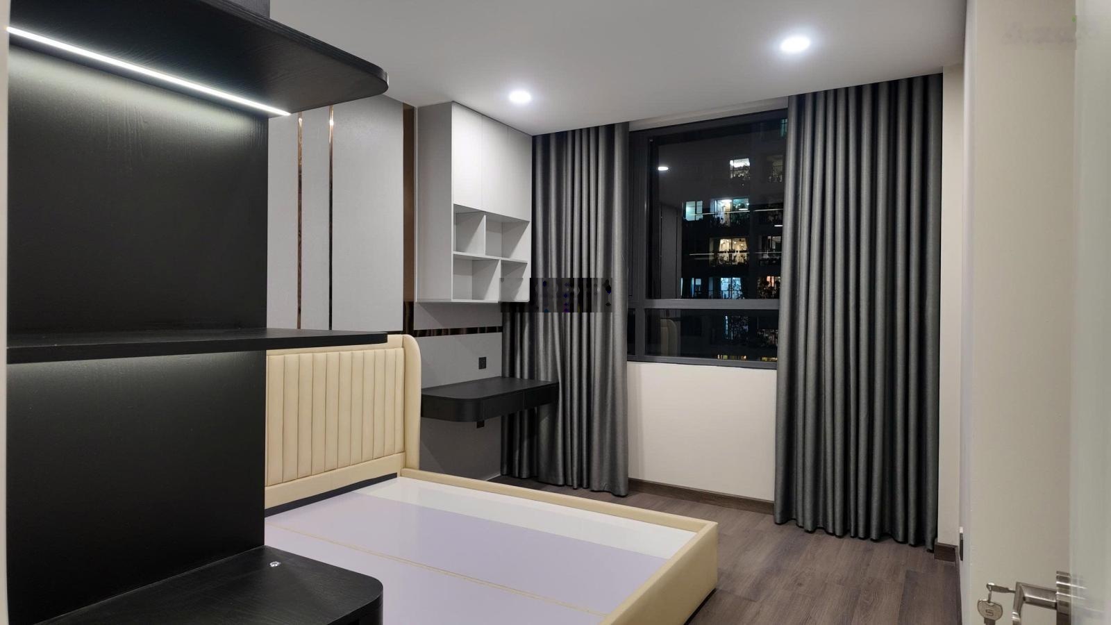 Cho thuê căn 3 ngủ D'le Roi Soleil, 136m2, giá 37tr/ tháng , tầng trung , view hồ, hiếm