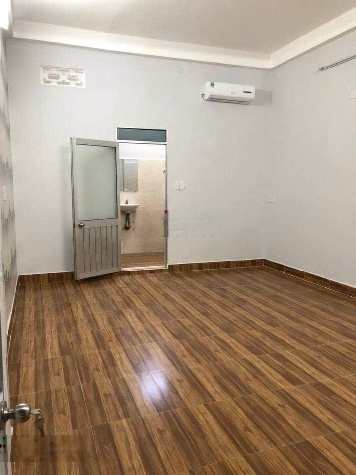 Bán nhà cách bãi tắm Hòn Chồng chỉ 350m, mặt tiền đường Nguyễn Đình Chiểu tốt hơn thị trường 1 tỷ
