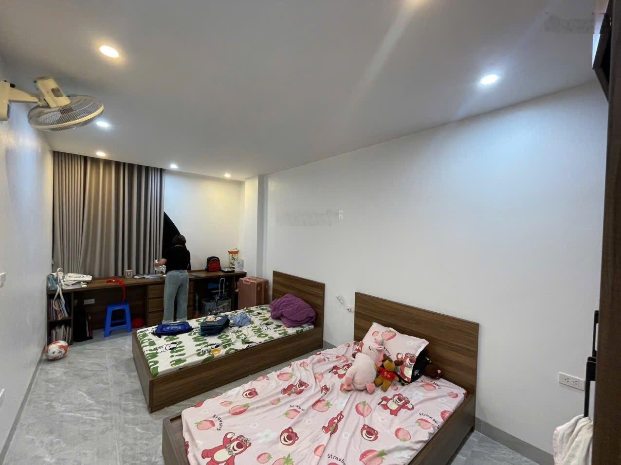 Ô tô đỗ cửa, DT 45m2*5T thang máy, KD đa dạng, ngõ thông vòng quanh, chỉ 12,5 tỷ