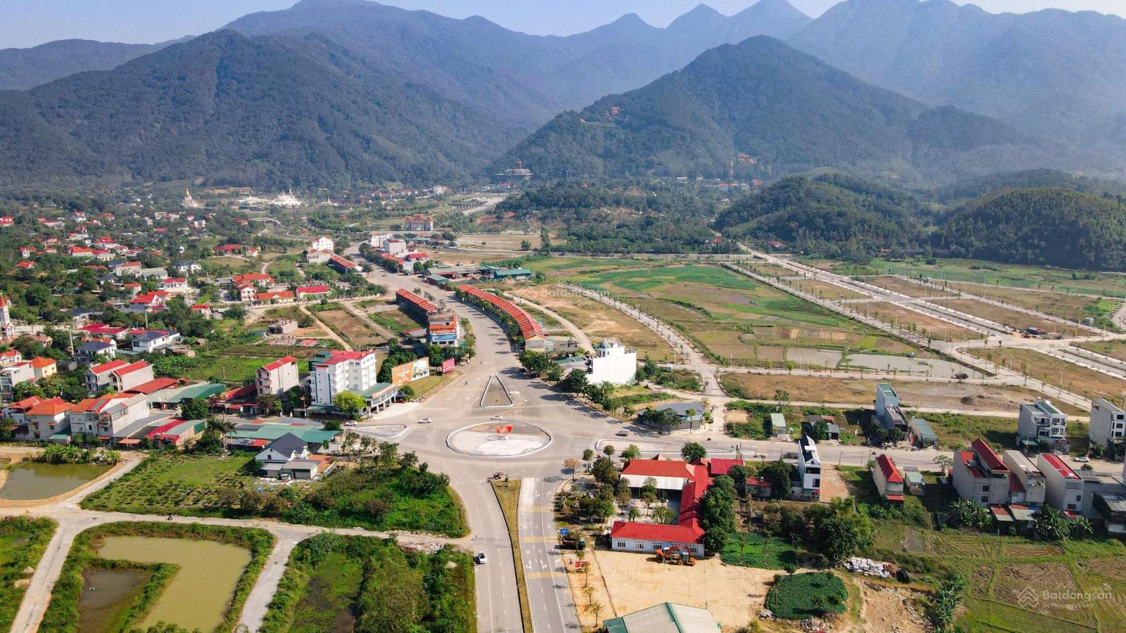 Cần bán lô đất đấu giá ngay mặt TL315, giá chỉ 12tr/m2, sổ hồng sang tên ngay
