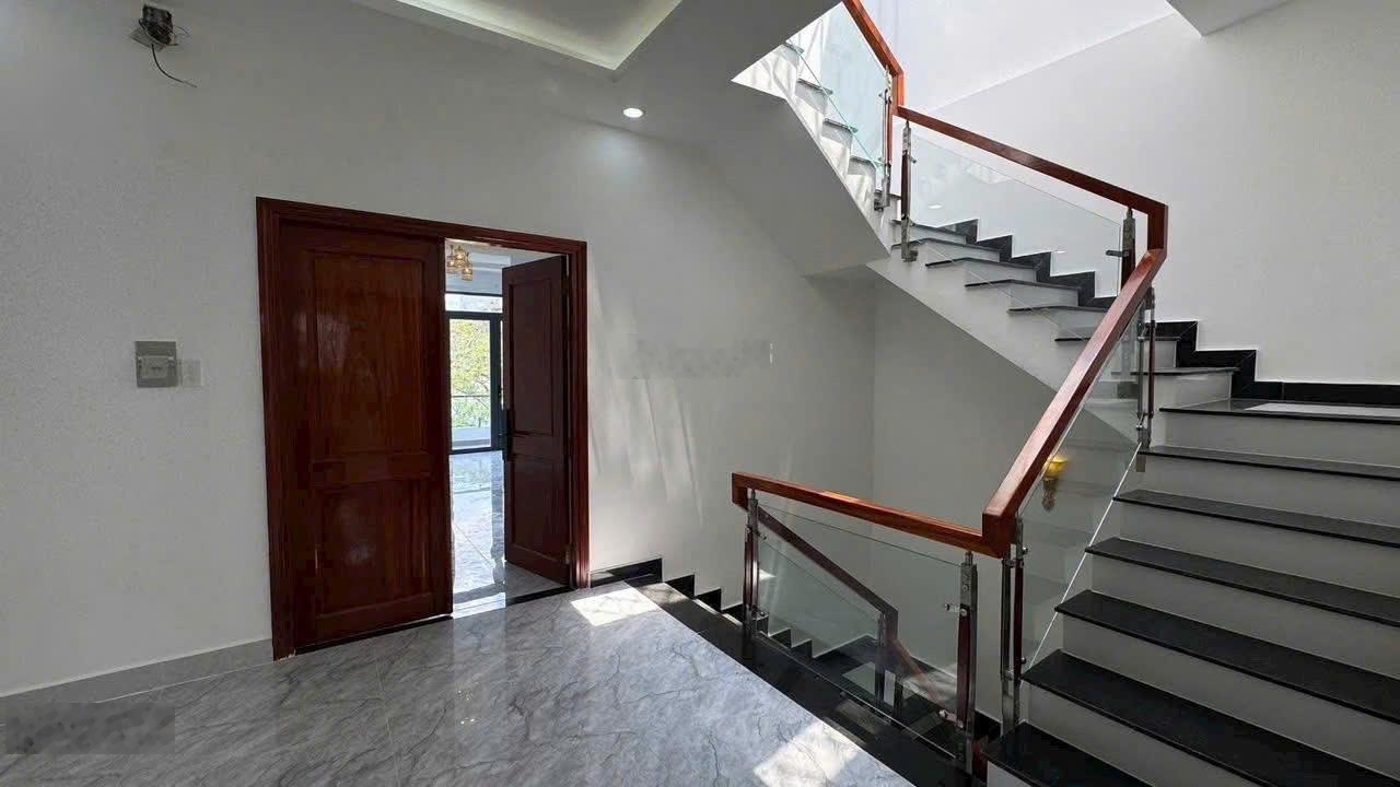 Nhà Trục Đường Chính Gần Cổng KĐT 5 Sao 2 - Five Star Eco City