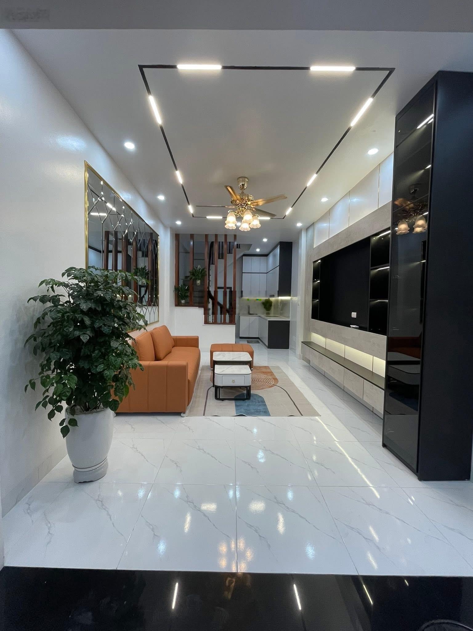 Bán nhà ngõ Linh Quang . Ô tô đỗ cửa , ngõ rộng kinh doanh mọi mặt hàng.