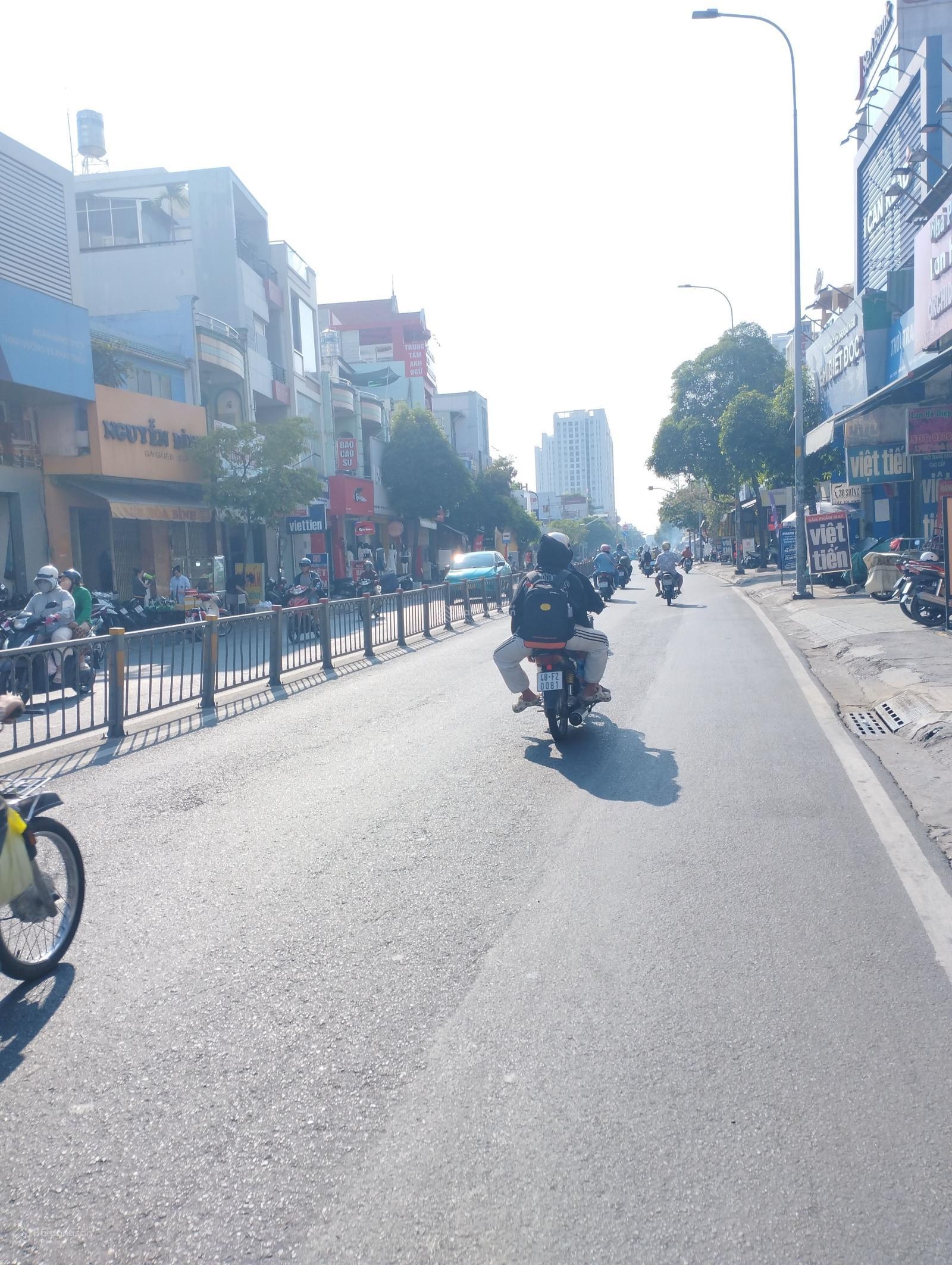 Ngộp mặt tiền Lũy Bán Bích - 75m2, 3 tầng sát Đầm Sen Q11