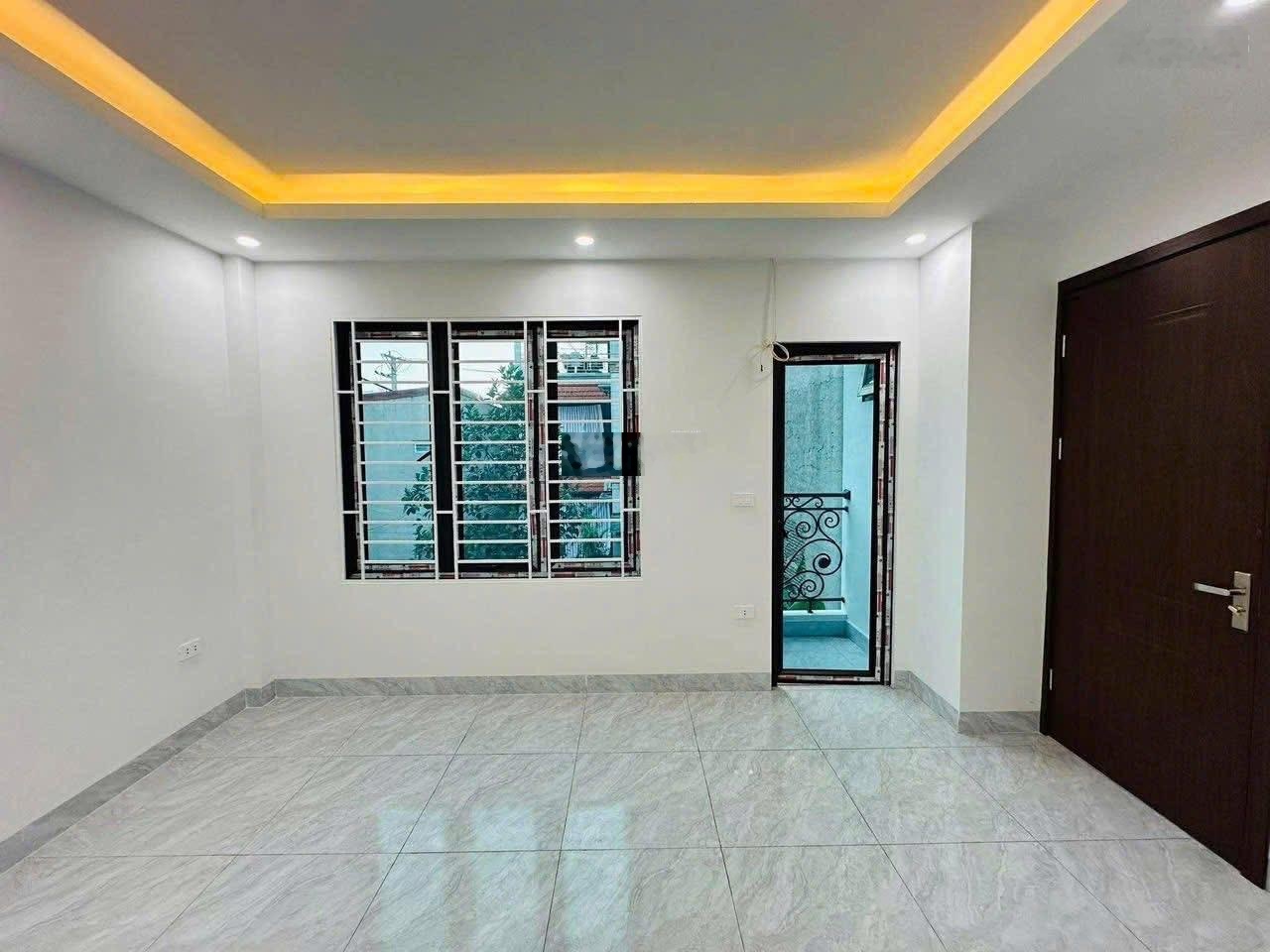 Cực rẻ - Bán Gấp Nhà 30m2 5 tầng giá 6,2 tỷ - sổ đỏ CC