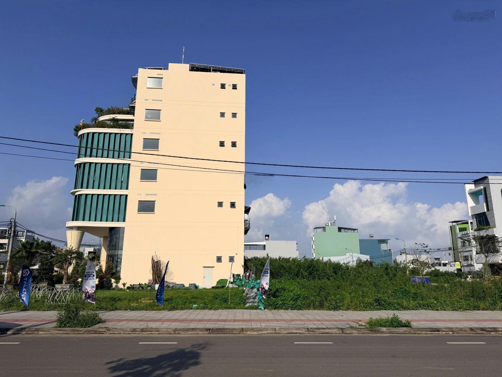 bán lô mặt tiền lê sỹ block b139- lô 4 giá 8,350 tỷ sổ ngay