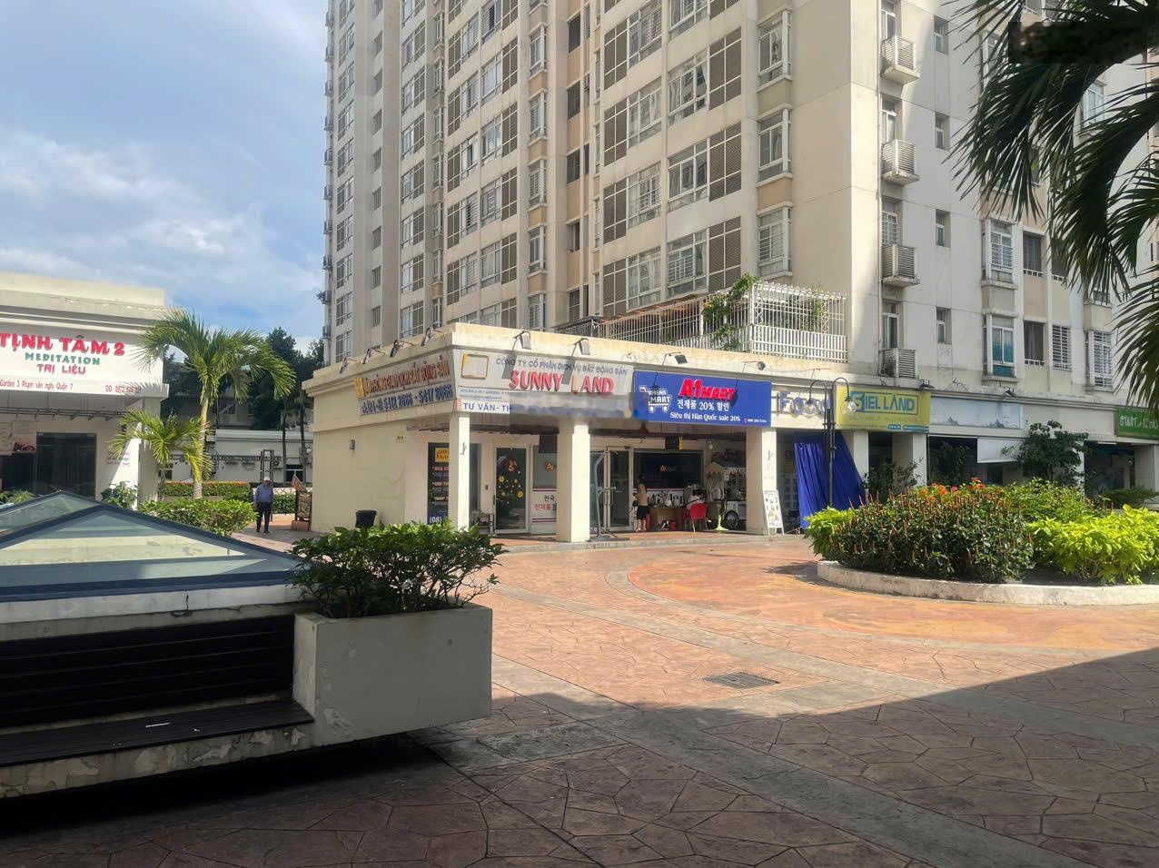 GẤP. Chủ giảm giá bán gấp shop góc phố đi bộ Sky Garden Phú Mỹ Hưng, dt 180m2 giá còn 12 tỷ