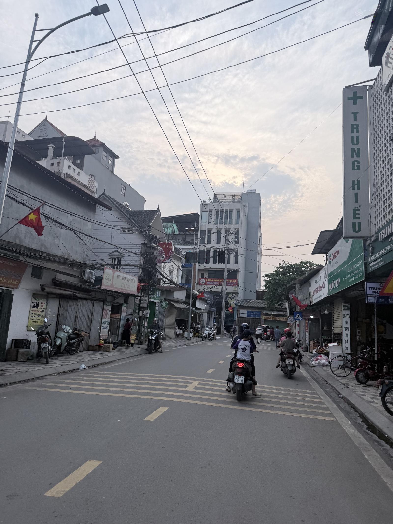 Nhà 3 tầng mới keng chân cầu thăng long - oto vào nhà - view công viên - gần kcn bắc thăng long