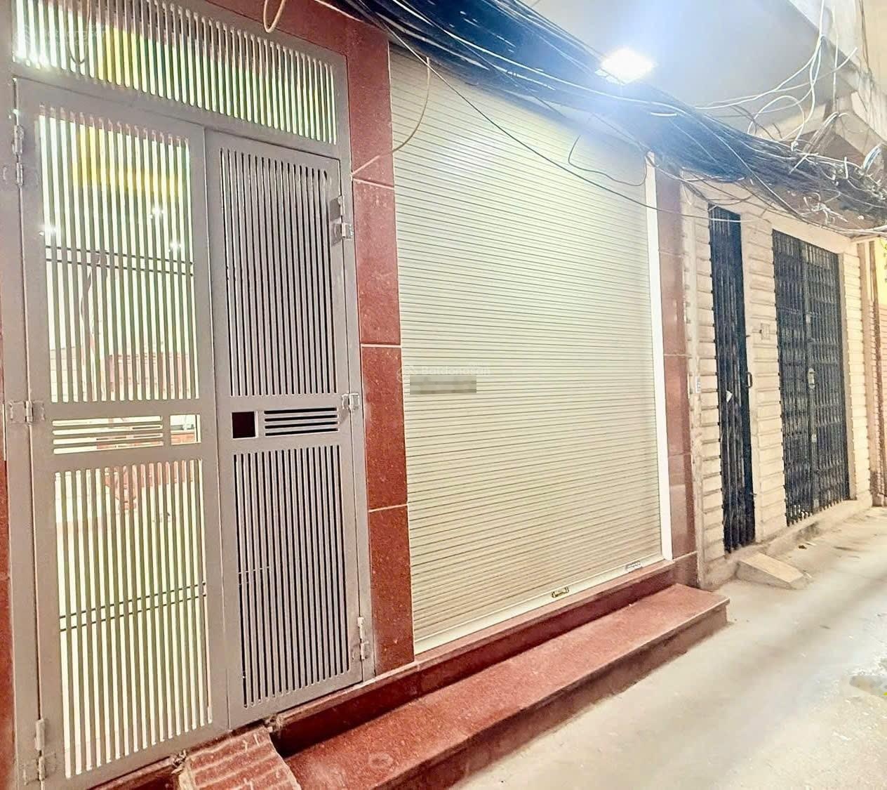 Cho thuê nhà ngõ 40 Tạ Quang Bửu, 40mx6 tầng, 19,5 triệu/th, 4 ngủ, 5 wc, full nội thất, nhà mới.