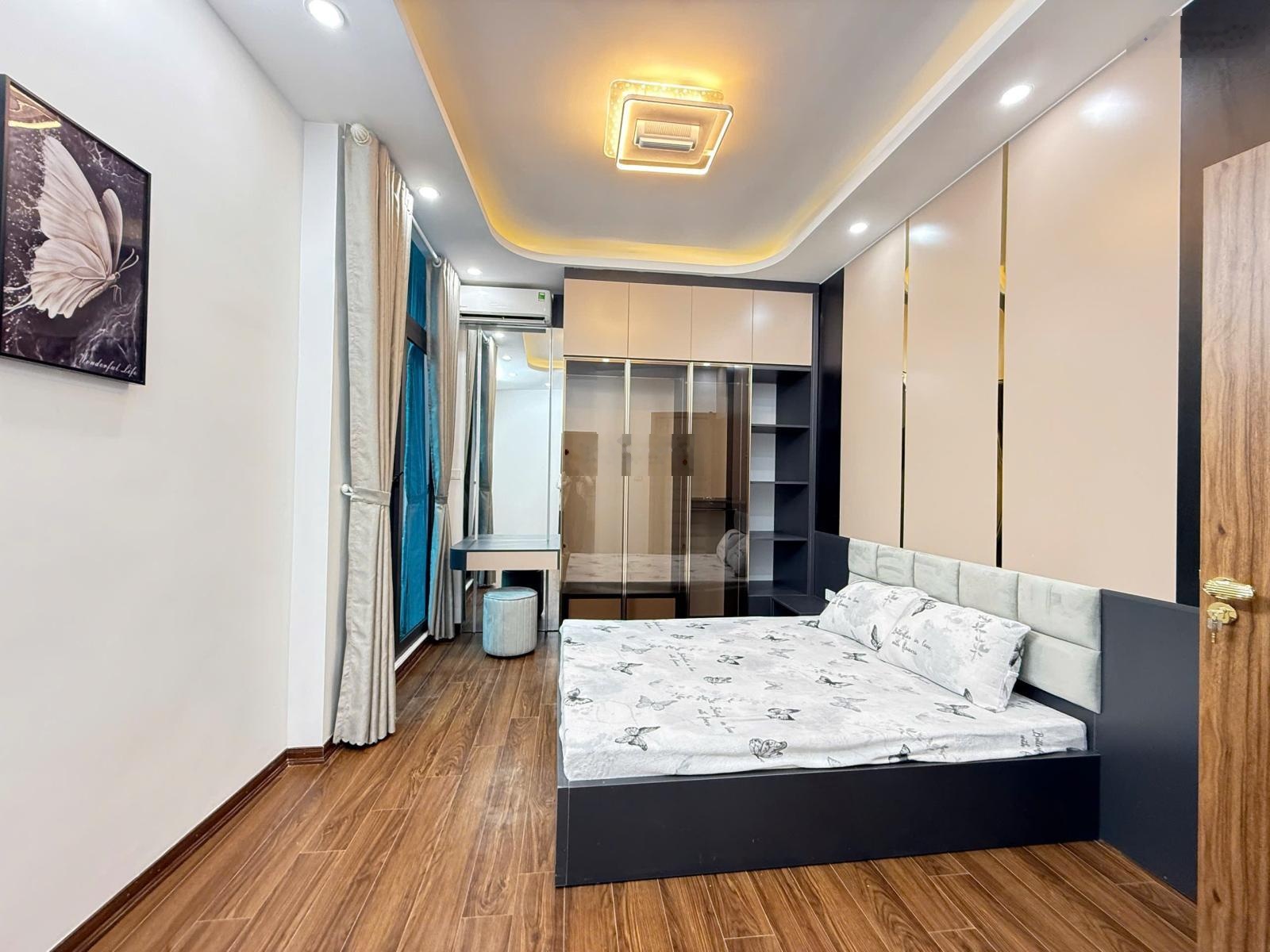 Trần Thái Tông 1 Bước ra Ô Tô Tránh- Full Nội Thất - Thang Máy 6 tầng - 42m2 - Ở Ngay