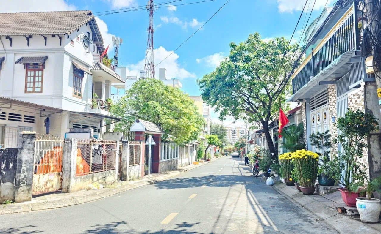 Bán lô đất mặt tiền đường 449 Lê Văn Việt, phường Tăng Nhơn Phú A, Quận 9, Ngang 7m cực hiếm, SHR