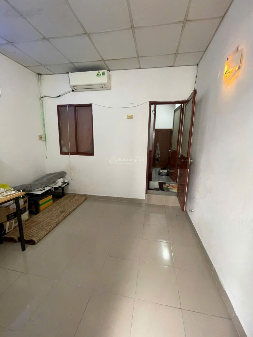 Hẻm Nguyễn Trọng Tuyển:DT:3,62 x8,12 m KC:3 tầng chỉ 5,868 tỷ TL vị trí cách MT chỉ 2 căn siêu hiếm