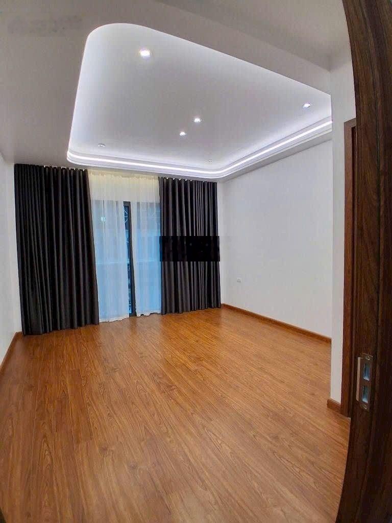 40m2 - 7t - thang máy - ngã 6 ô chợ dừa - khâm thiên - mới , đẹp long lanh - 30m ra phố - ngõ thông