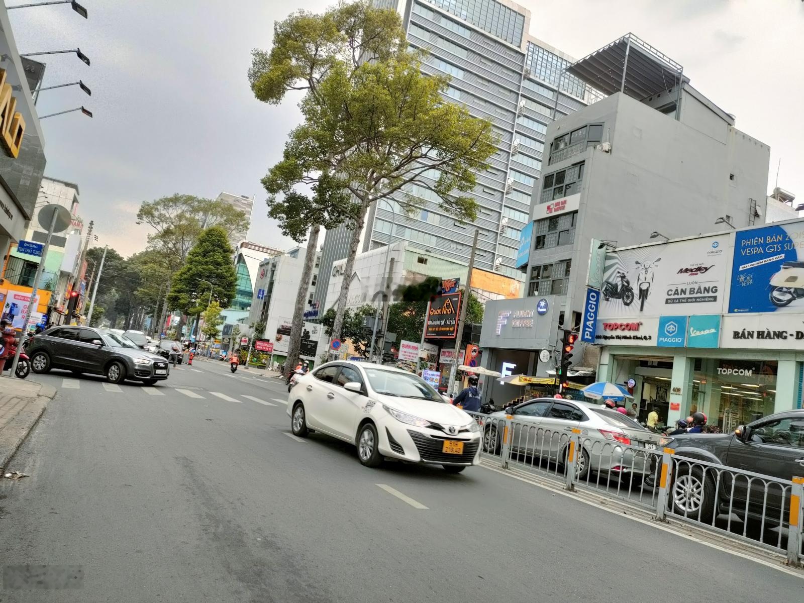 Tòa nhà MT Nguyễn Văn Trỗi, Quận Phú Nhuận, DT: 10 x 20m, hầm, trệt, 7 lầu