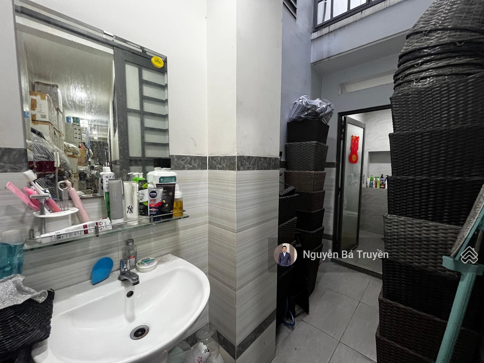 Bán nhà đường Nguyễn Trãi Quận 1 nhà 2 tầng 60m2 cách MT 20m, giá chỉ 9,8 tỷ