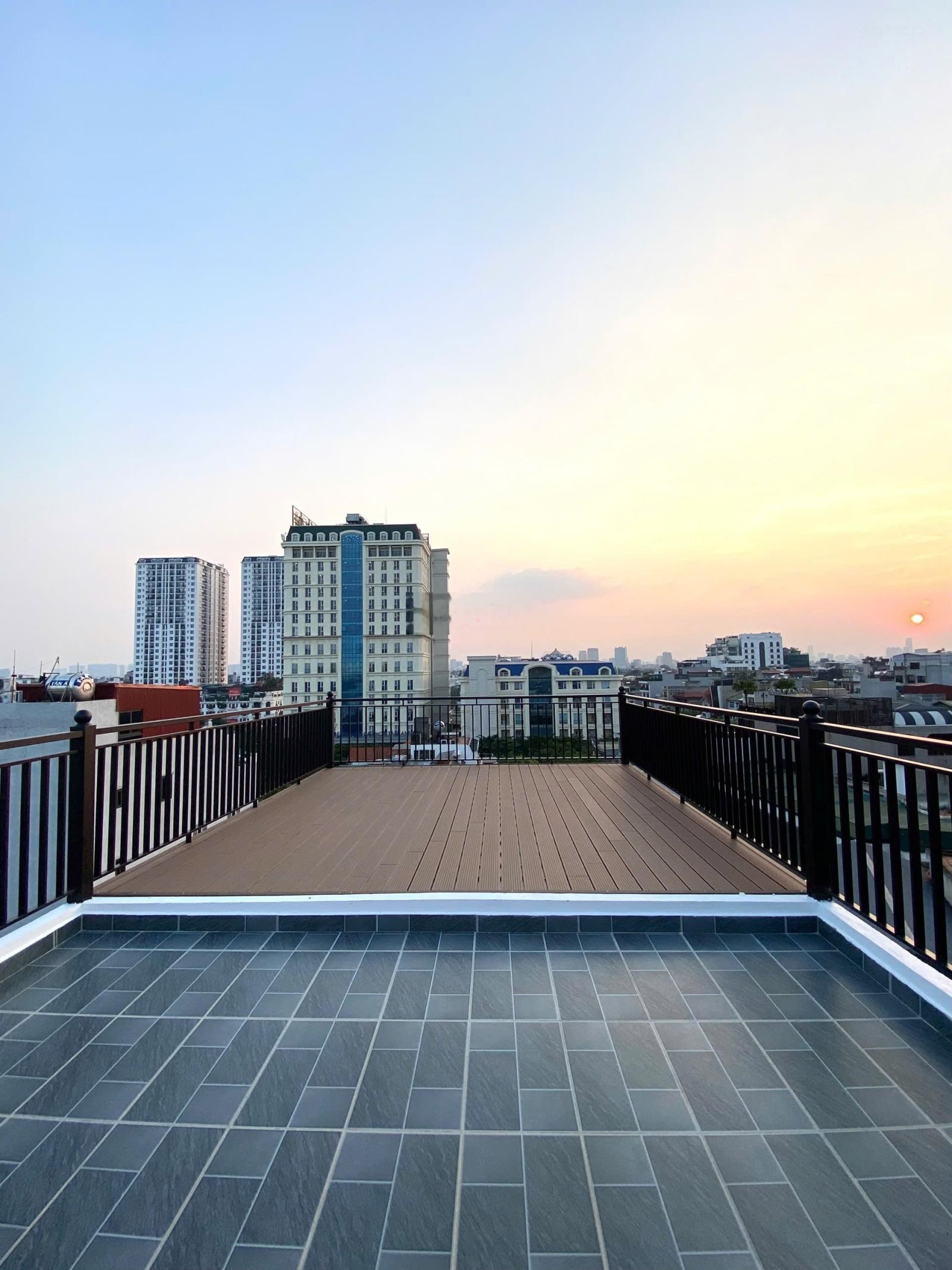 Nhà phố Hồng Tiến - Cạnh công viên - 50m2 - 7 tầng thang máy - gara ô tô