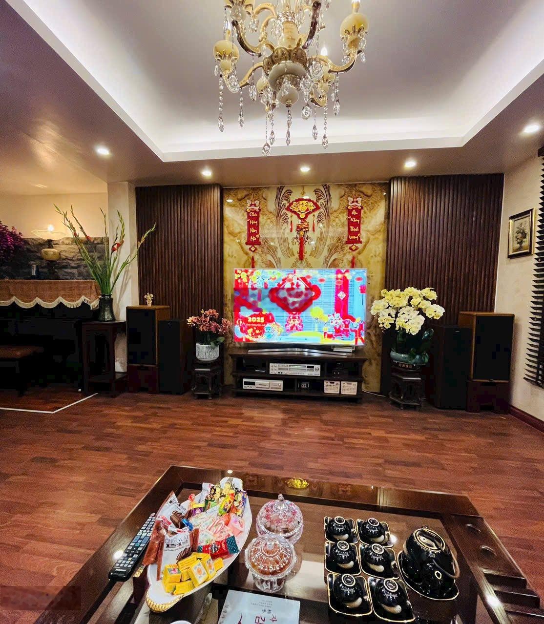 20m ra mặt phố, nhà mặt ngõ ba gác phí thông tứ phía, DT 42m2*6T, MT 4,8m, 9,7 tỷ dân xây