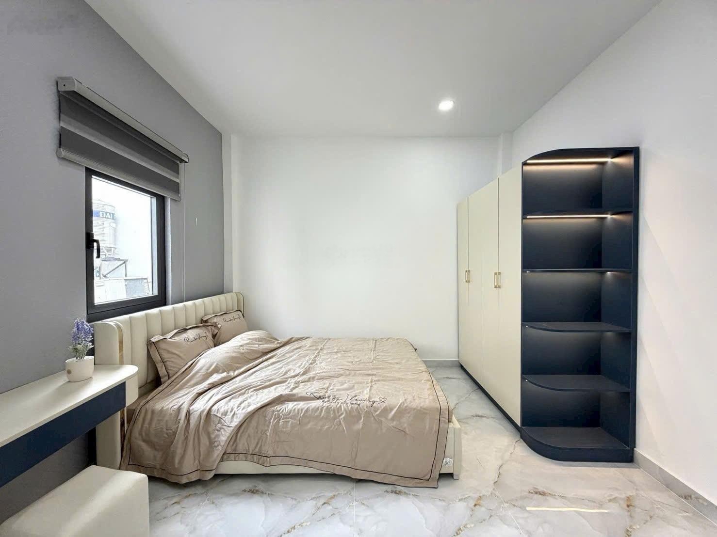 Bán gấp 3 tầng full nội thất - 63m2 (4.2m x 15m) - hẻm xe hơi KDC hiện hữu - giá nhỉnh 5 tỷ