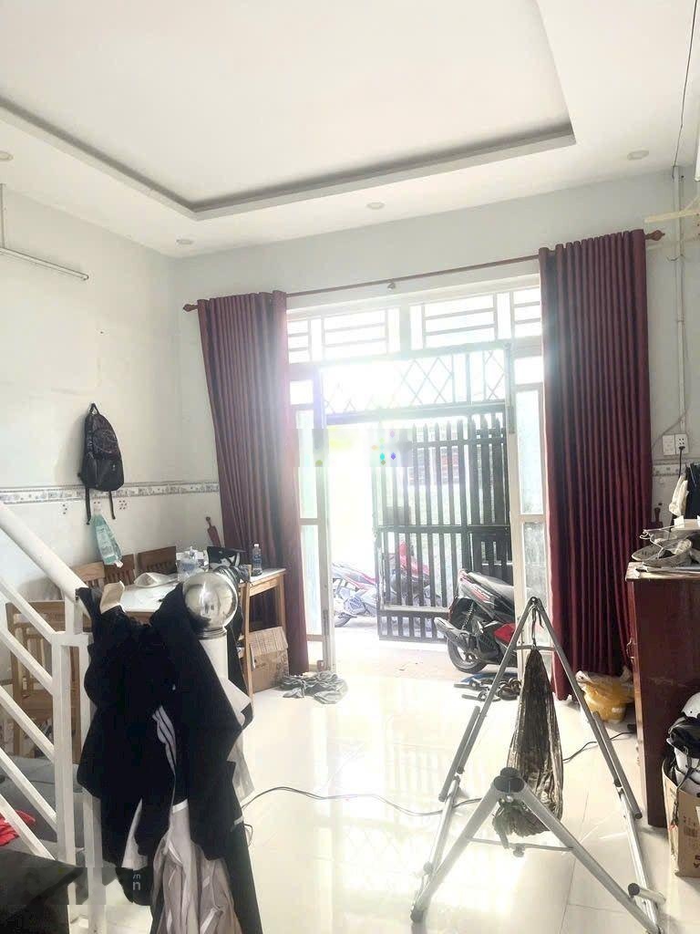 Nhà đẹp giá tốt chỉ 3.5 tỷ trục Đình Phong Phú. Diện tích: 4 x 10.7m, DT đất 43m2