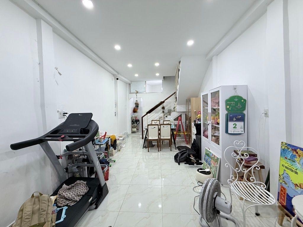 Quận 10 - hẻm xe hơi thông - đường cách mạng tháng tám - dt 36.6m2 (3.9 x 10m) - giá giảm còn 6t