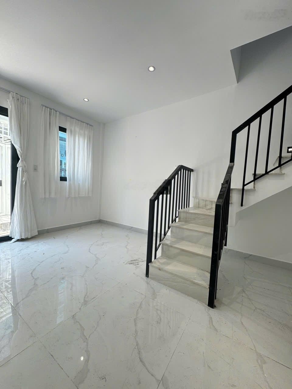 Thuê nhà nguyên căn 1506/4 huỳnh tấn phát.Q7