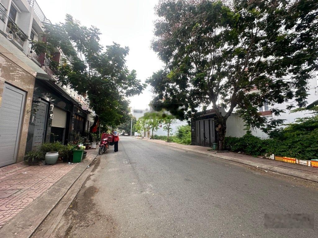Bán đất mặt tiền đường lê thị riêng - 115m2 - đường rộng 12m xe hơi thông - giá chỉ 7 tỷ