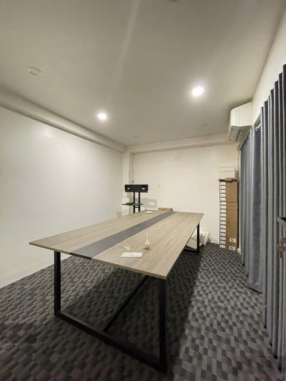 Tòa nhà văn phòng mặt tiền trung tâm quận phú nhuận, dt : 6x19m, 7 lầu, vuông vức, 40 tỷ