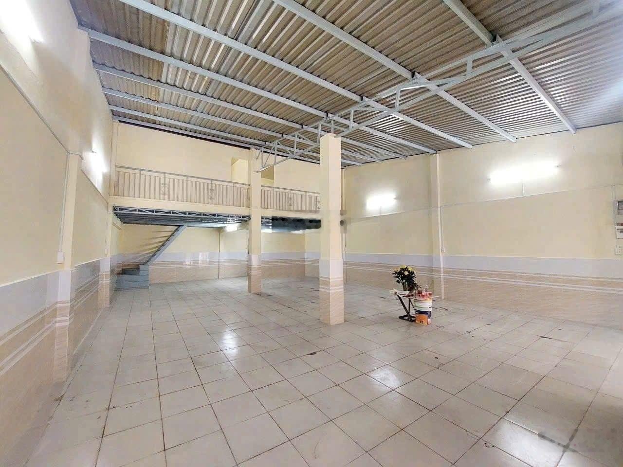 Cho thuê kho xưởng 8x15m, điện 3pha, tải 5tấn, giá 14tr