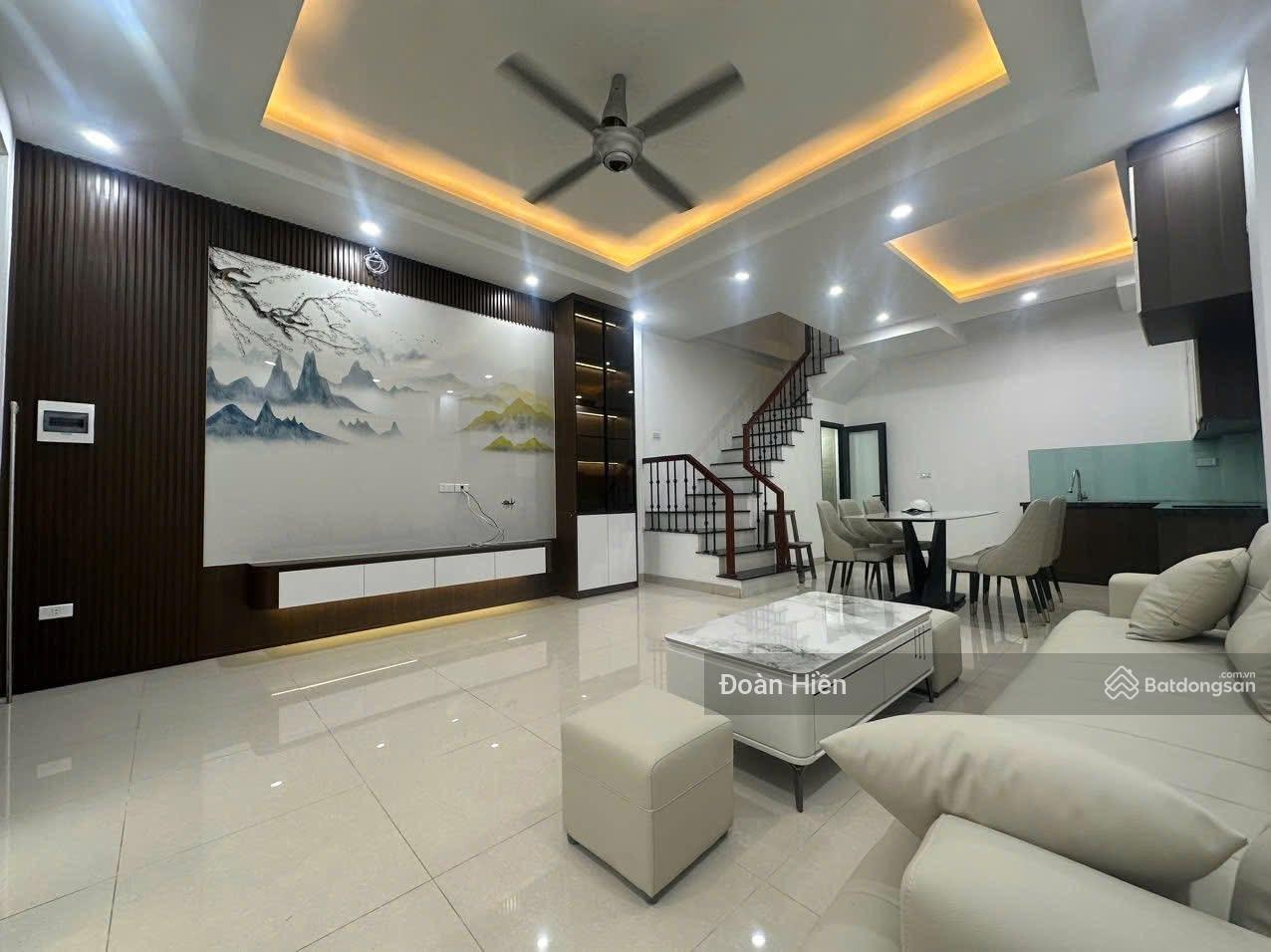 Nhà đẹp ở ngay! Phố Đội Cấn, ô tô đỗ cách 20m, ngõ thông, ko QH, tặng full NT, 47m*5t
