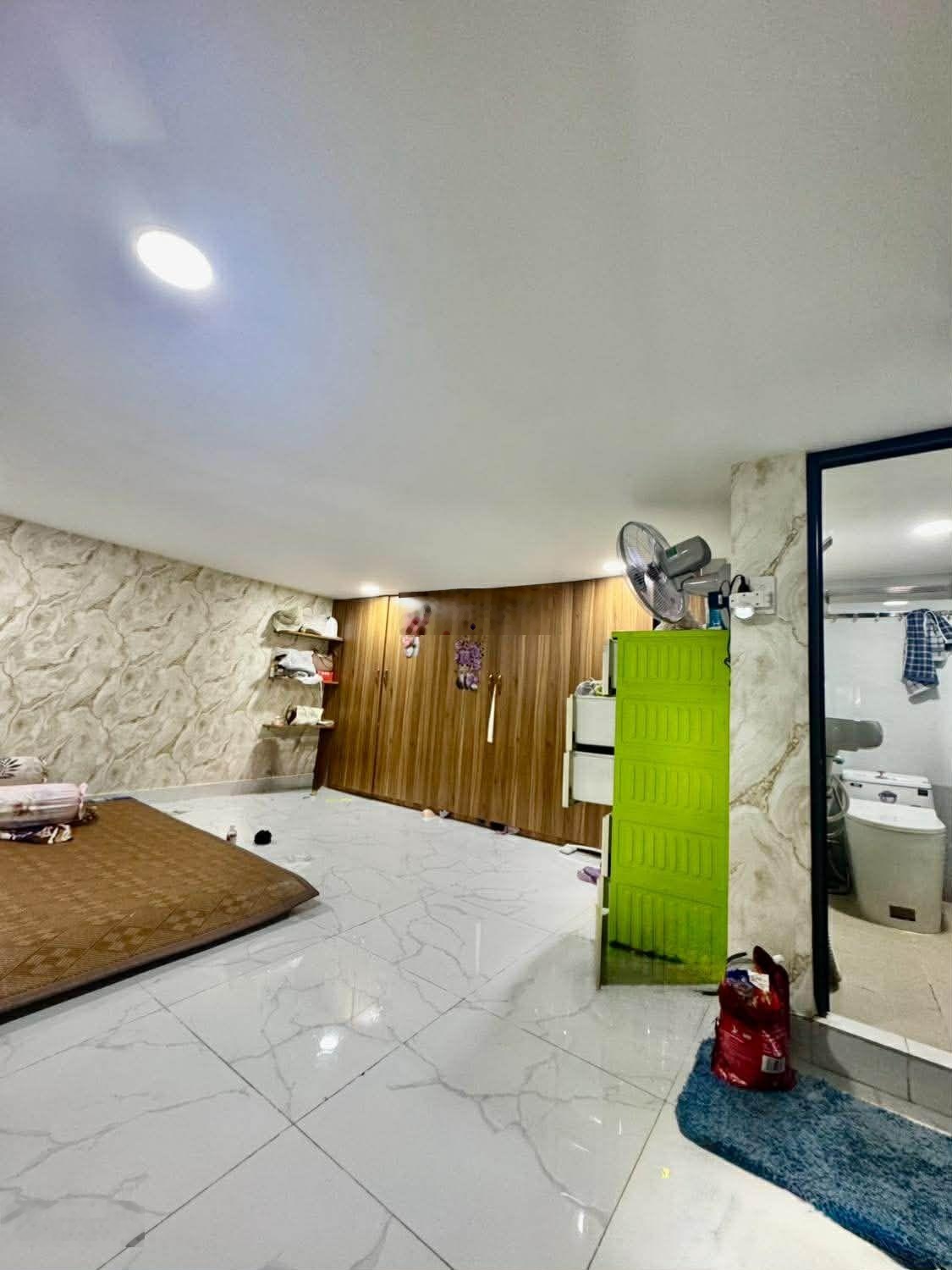 Nhà mặt tiền, 3 tầng, ngang 5m, giá rẻ
