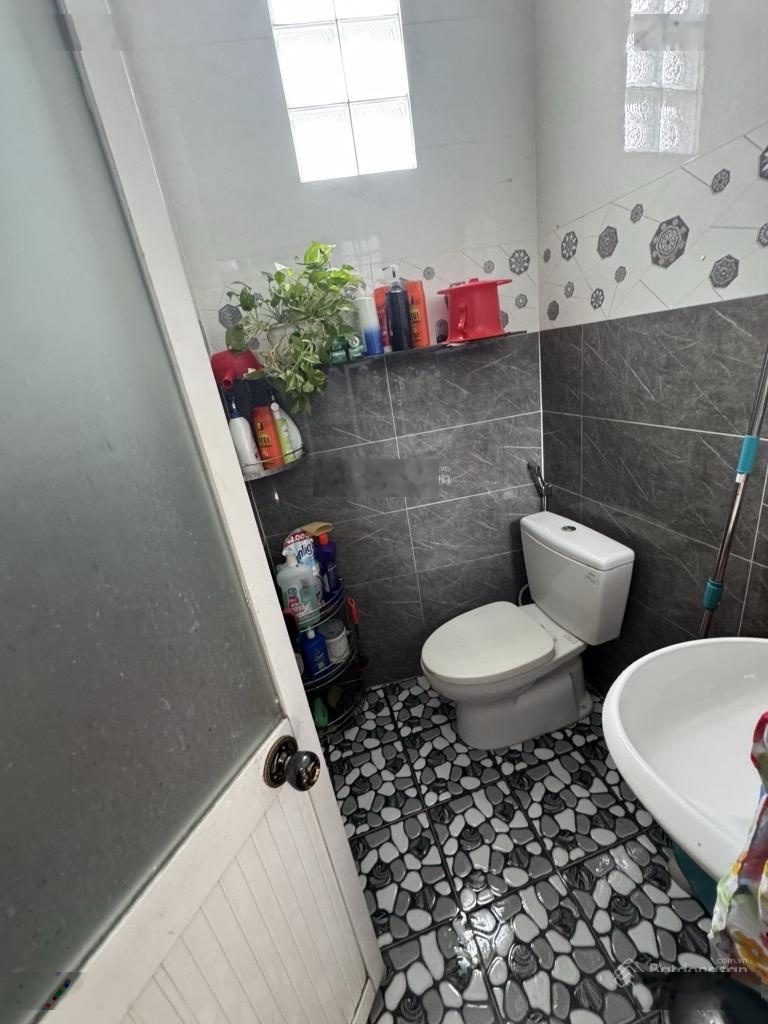 Bán nhà 3 tầng đẹp,đường Lê Tấn Bê,gần chợ Hồ Học Lãm.