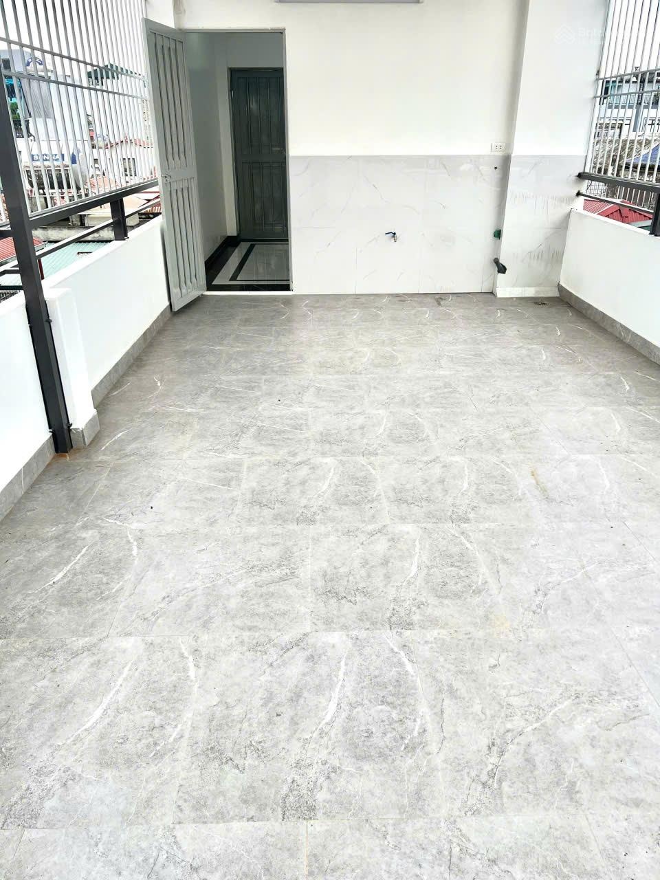 Cho thuê nhà mới, thang máy dt 60m2, giá 30 triệu, 6PN, 4WC tại Hoàng Văn Thái, Thanh Xuân, Hà Nội