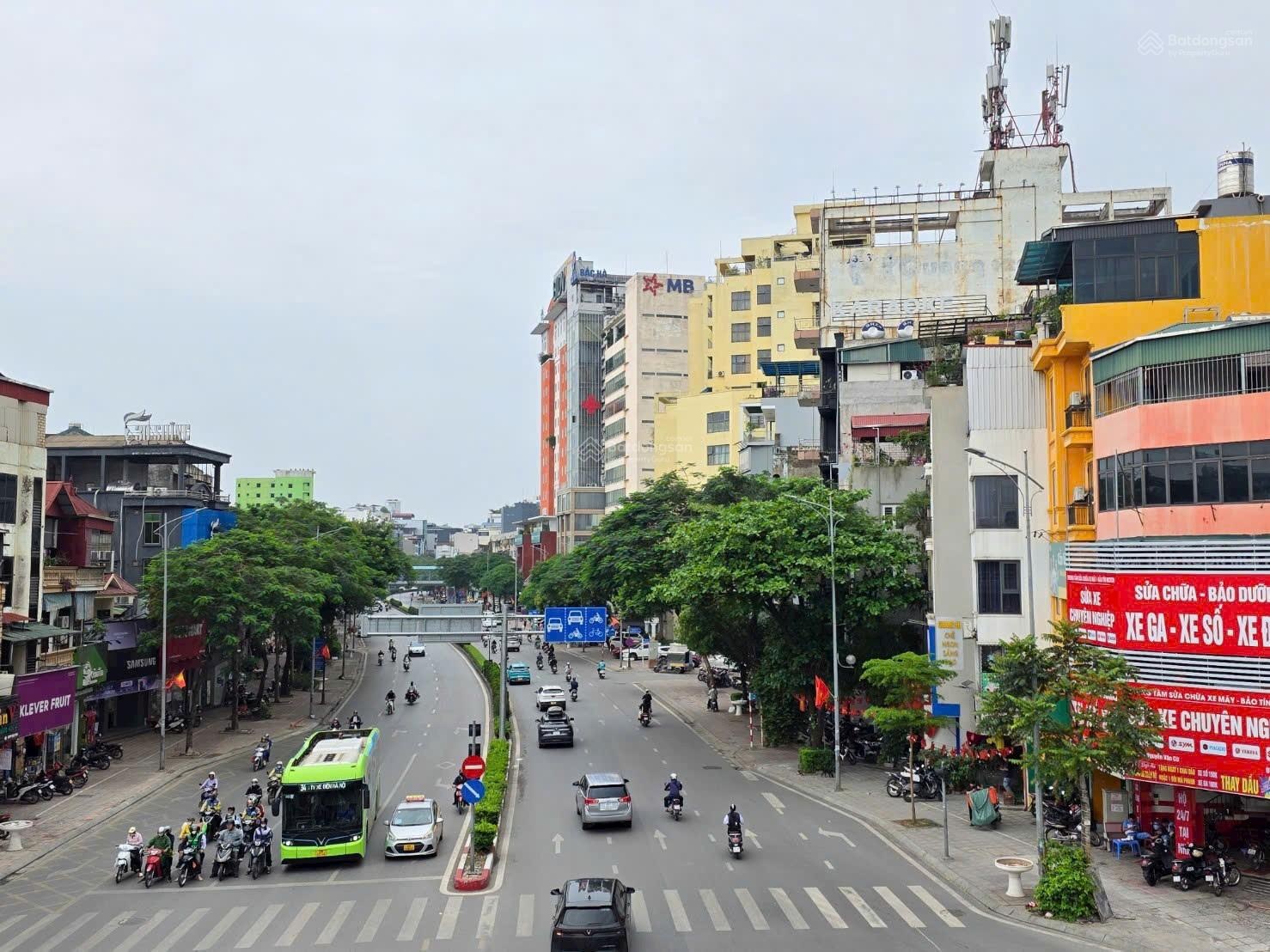 Bán nhà mặt phố nguyễn văn cừ , sổ đỏ 60m2 , xây 65m2 * 7 tầng thang máy , vỉa hè 7m thông sàn