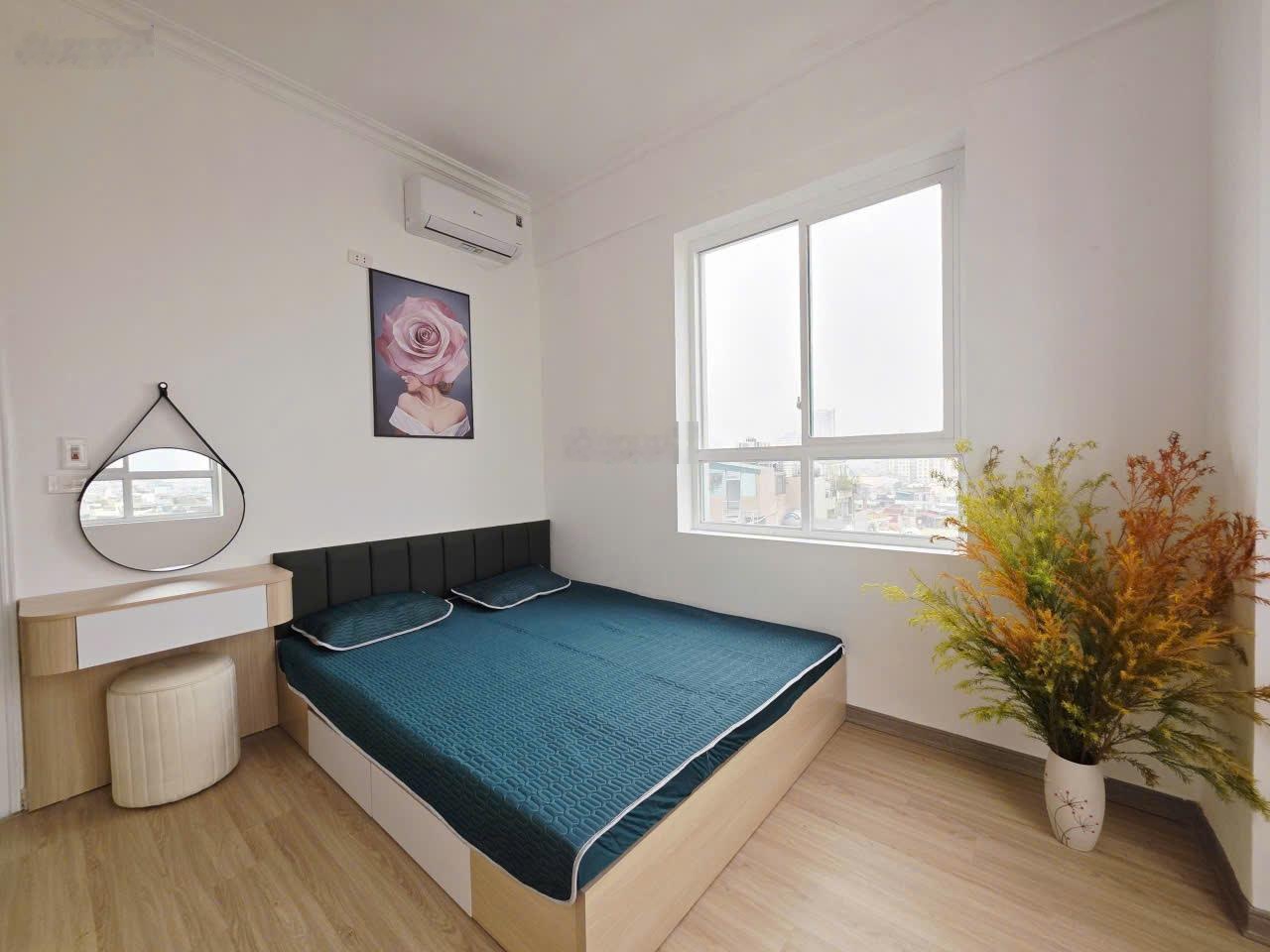 Chính chủ bán căn hộ tầng 2 TT Nghĩa Tân, dt 70m2 nguyên căn, 2pn, vs, nhà mới, full nội thất.