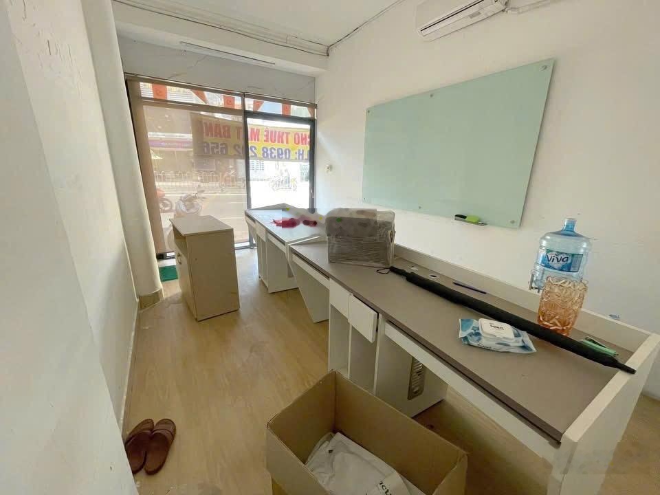 Mặt tiền Hoàng Văn Thụ giá tốt có máy lạnh 21m2