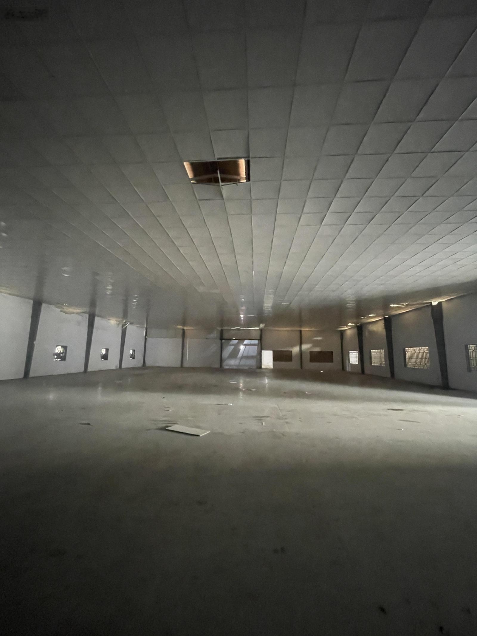 Cho thuê 2500m2 kho xưởng 100tr/tháng