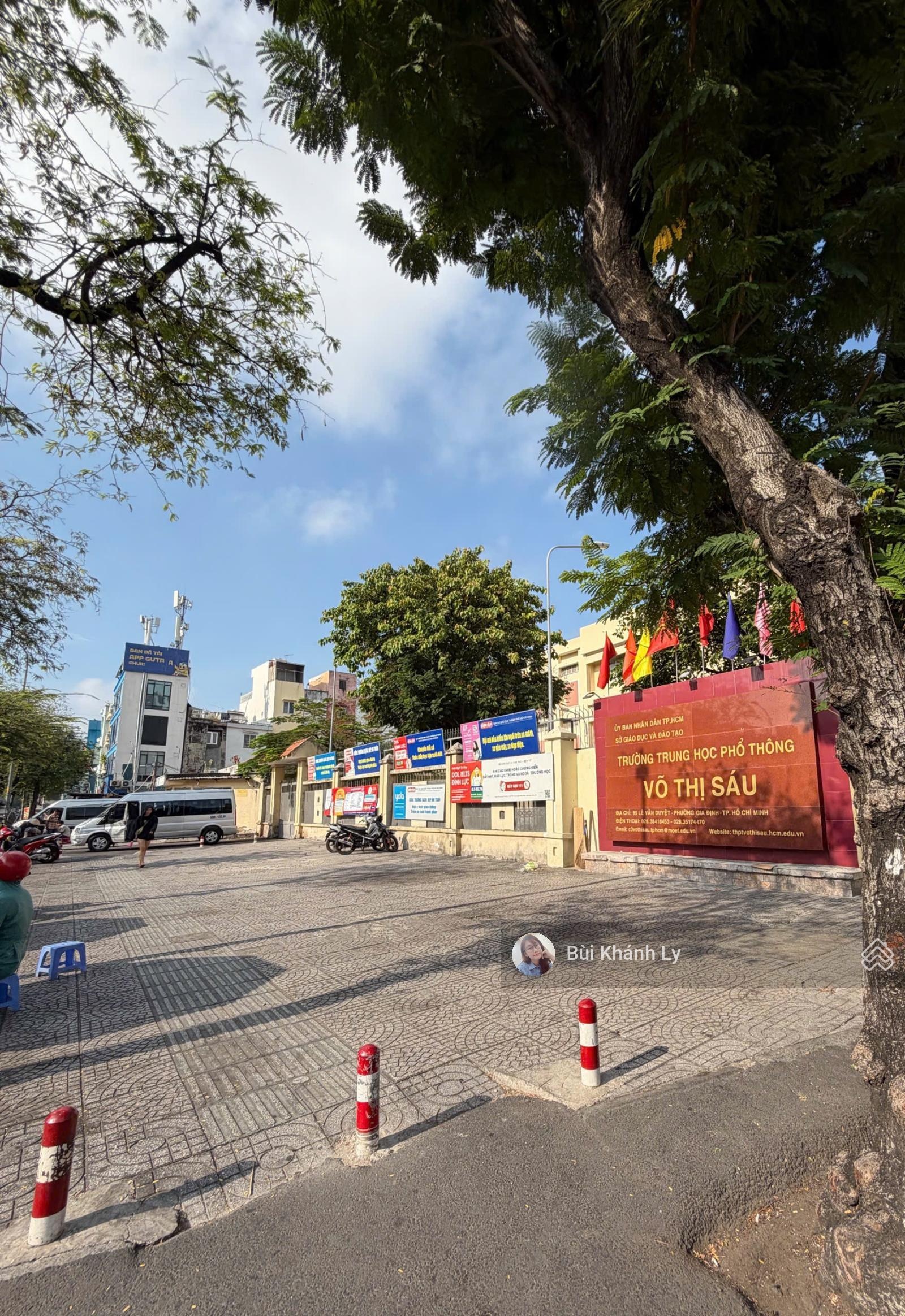 Hiếm khu đinh tiên hoàng nhà đẹp 3 tầng hẻm xe hơi nở hậu 5m