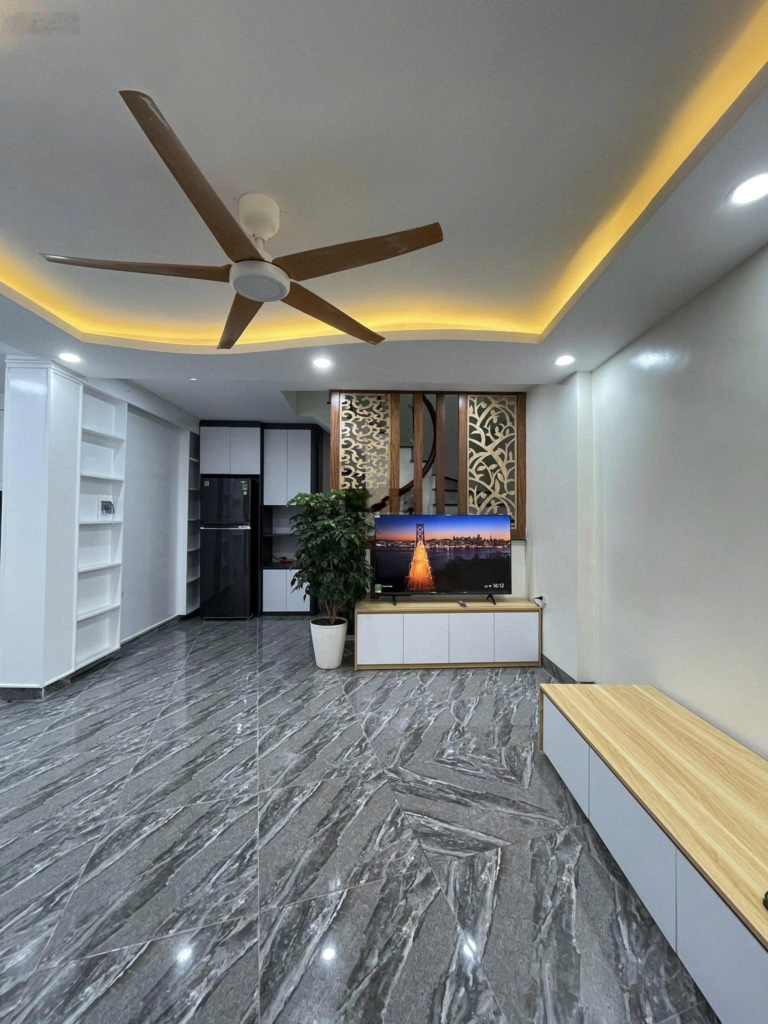 Cho thuê nhà riêng 6 tầng - ngõ 296 lĩnh nam - full nội thất - gần trường kinh kỹ - 15m ra ô tô
