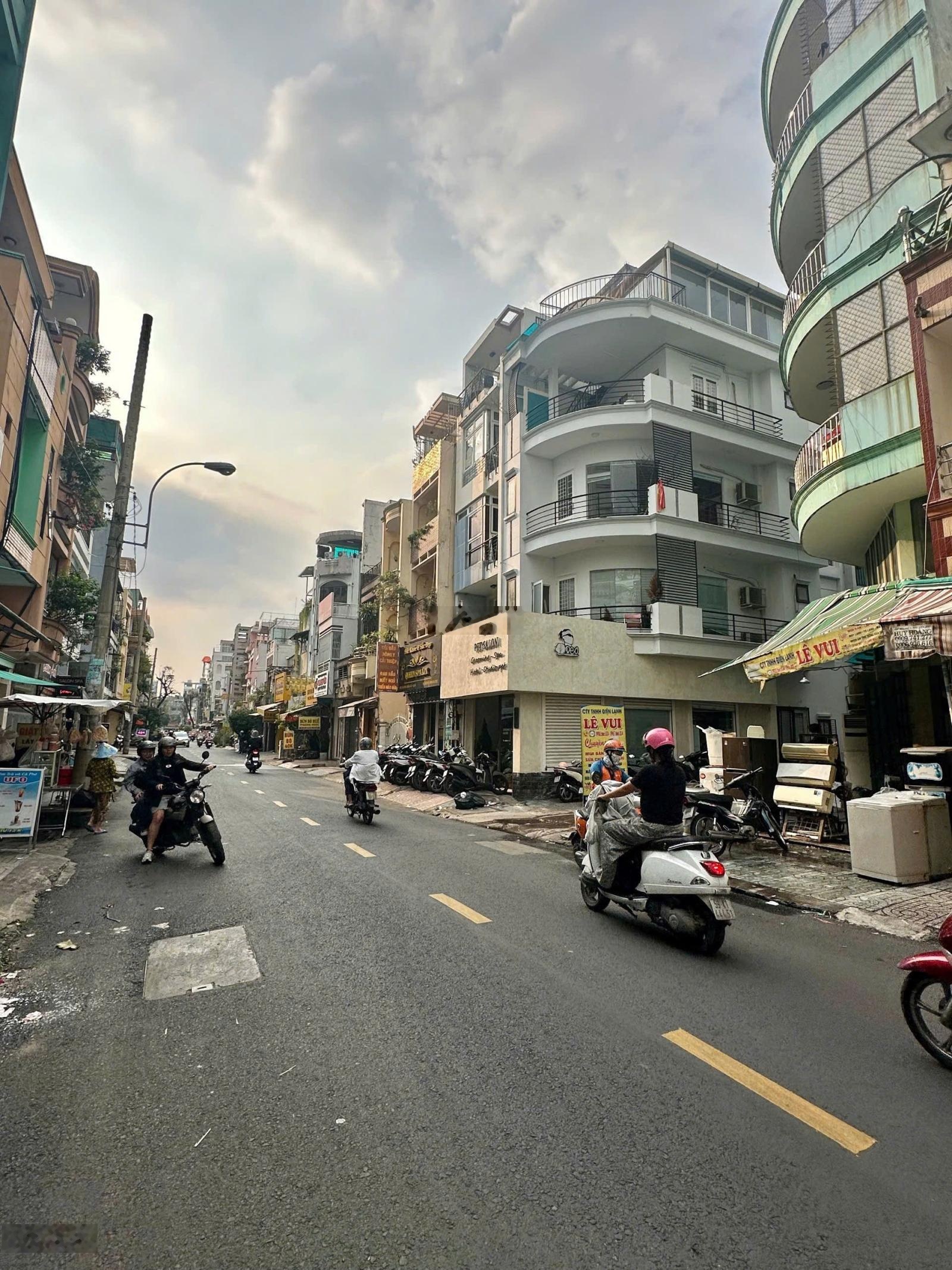 Bán gấp nhà mặt tiền kinh doanh hòa hảo quận 10
