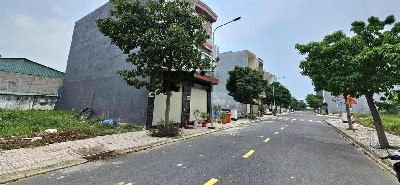 Giá chỉ 39triệu/m2 - sở hữu ngay lô 100m2 mặt tiền đường lớn ngay trung tâm hành chính quận 9 - shr