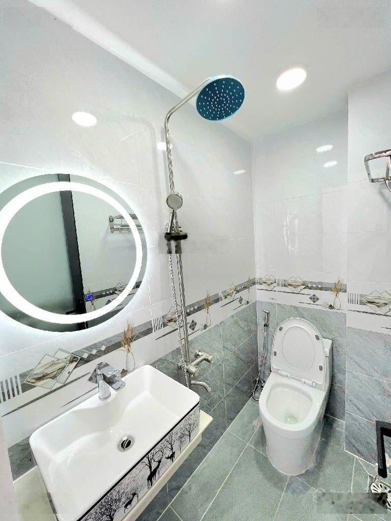Nhà mới ở ngay Quận 8 - Bình Đông - Mễ Cốc - 3 Tầng hiện đại - 4 Phòng ngủ rộng - SHR hoàn công