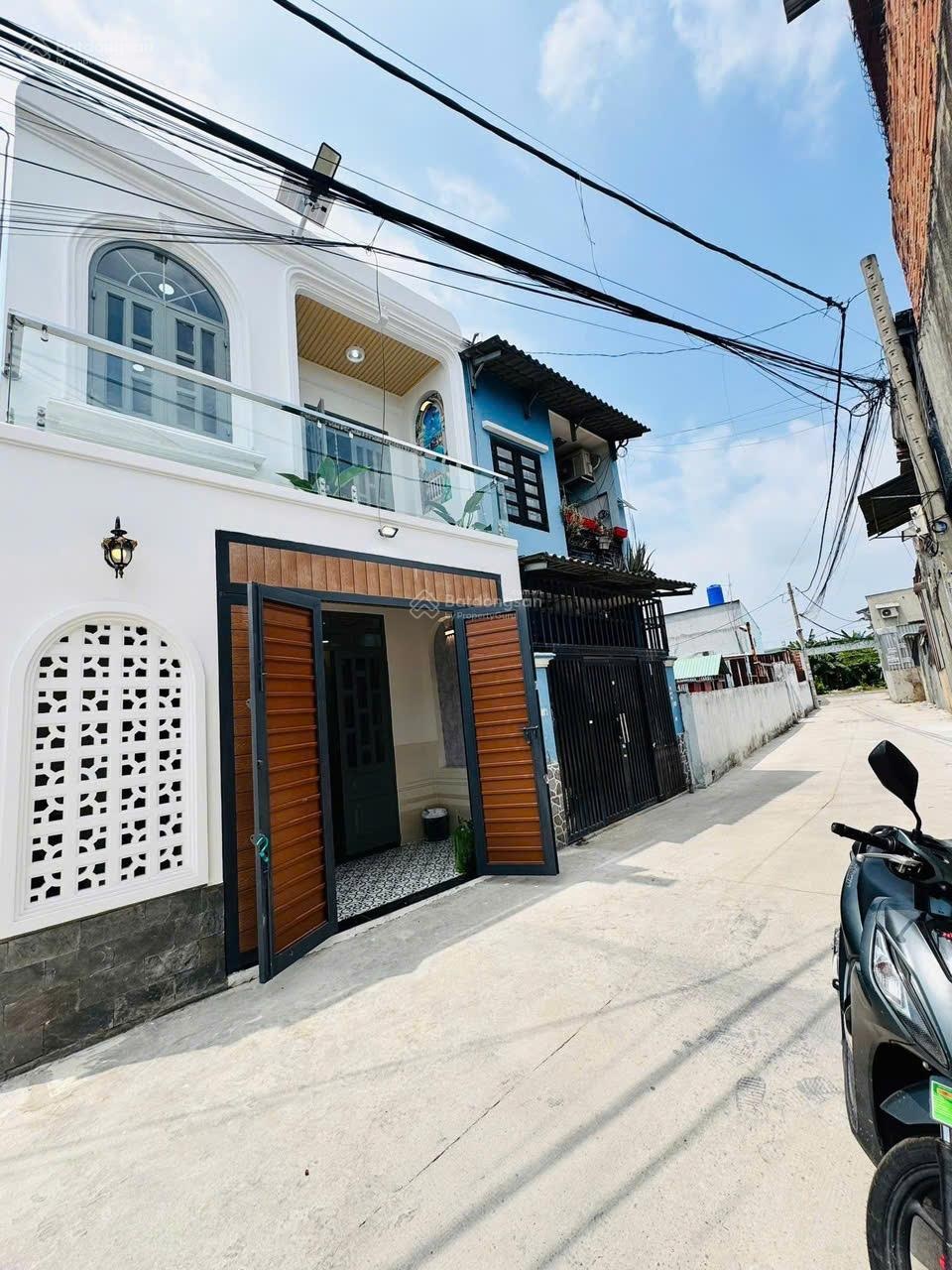 Nhà Đông Thạnh Hóc Môn 1 trệt 1 lầu - hẻm xe hơi 6m - DT 4,5 x 9m. Giá 1tỷ850