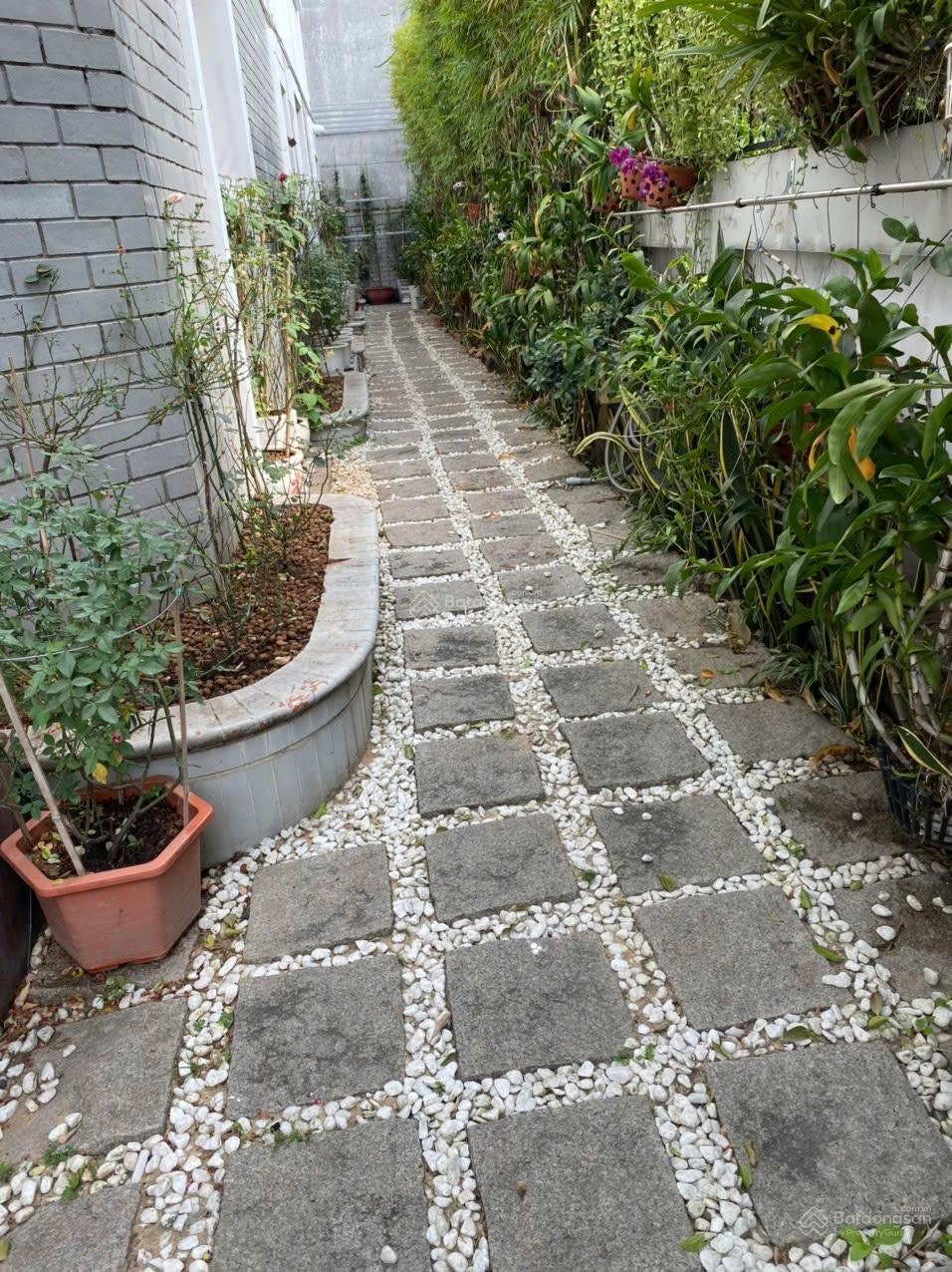 Bán Siêu biệt thự ngay trung tâm Quận 3,đường Lê Ngô Cát ,làm viêc với chính chủ