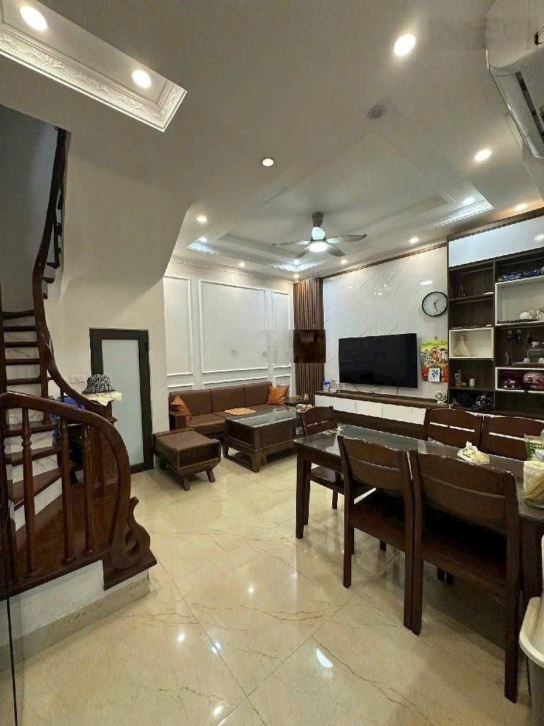 Bán nhà nguyễn sơn, 35m_3 ngủ, phun nội thất ,gần ô tô, 8xty
