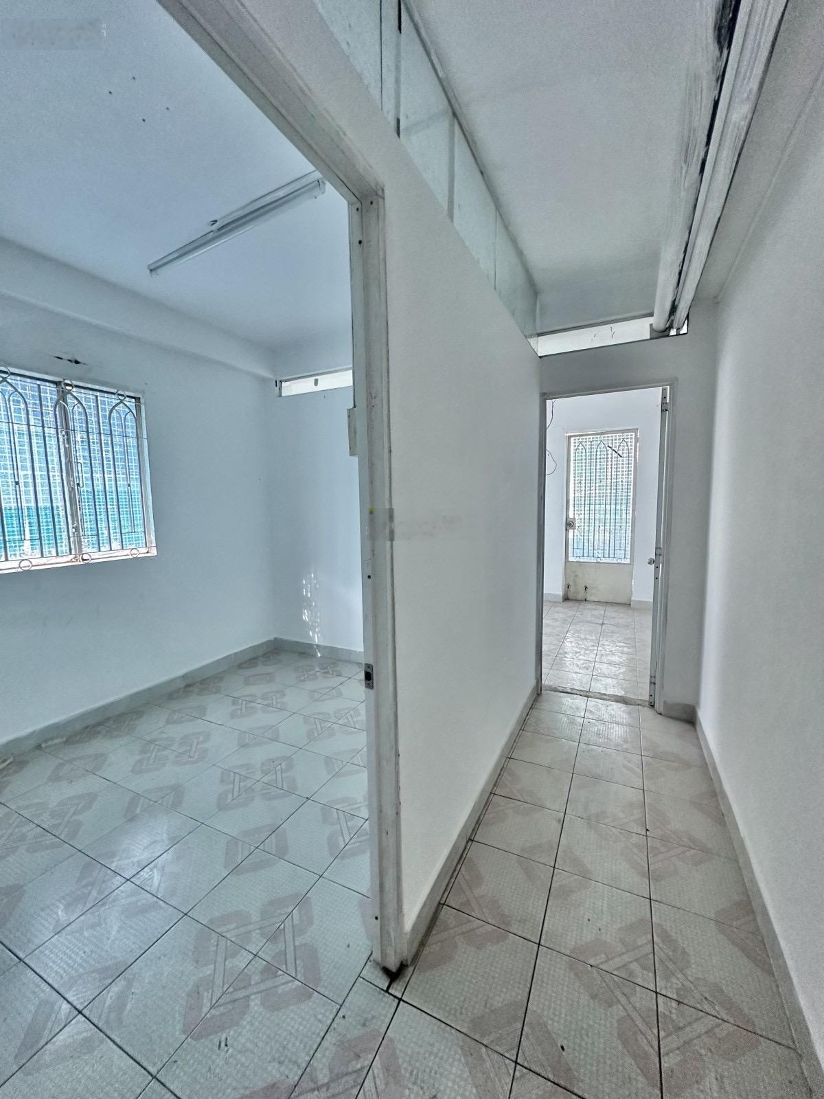 Nhà Quận 10 hẻm xe hơi 6m cách mặt tiền 20m, hẻm thẳng đất vuông nhà đẹp, chỉ 10 ty