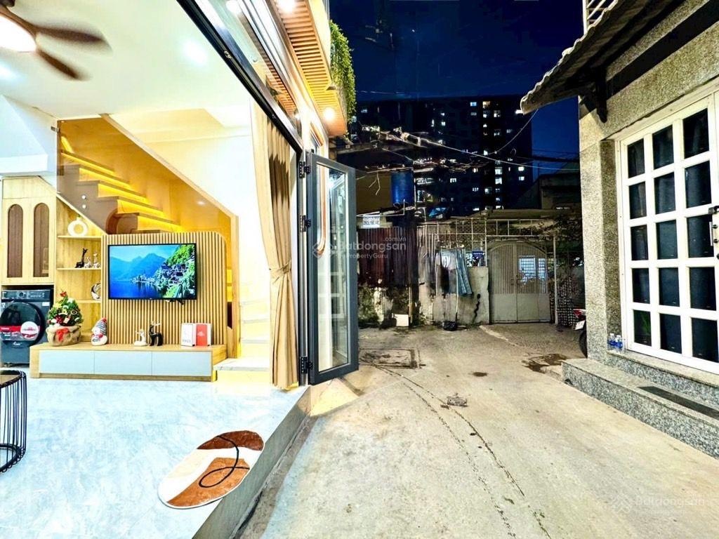 [ CẠNH CHỢ BÀ CHIỀU] Nhà mới 100 % hẻm ba gác Vũ Tùng - 2 tầng - giá 4,7 tỷ