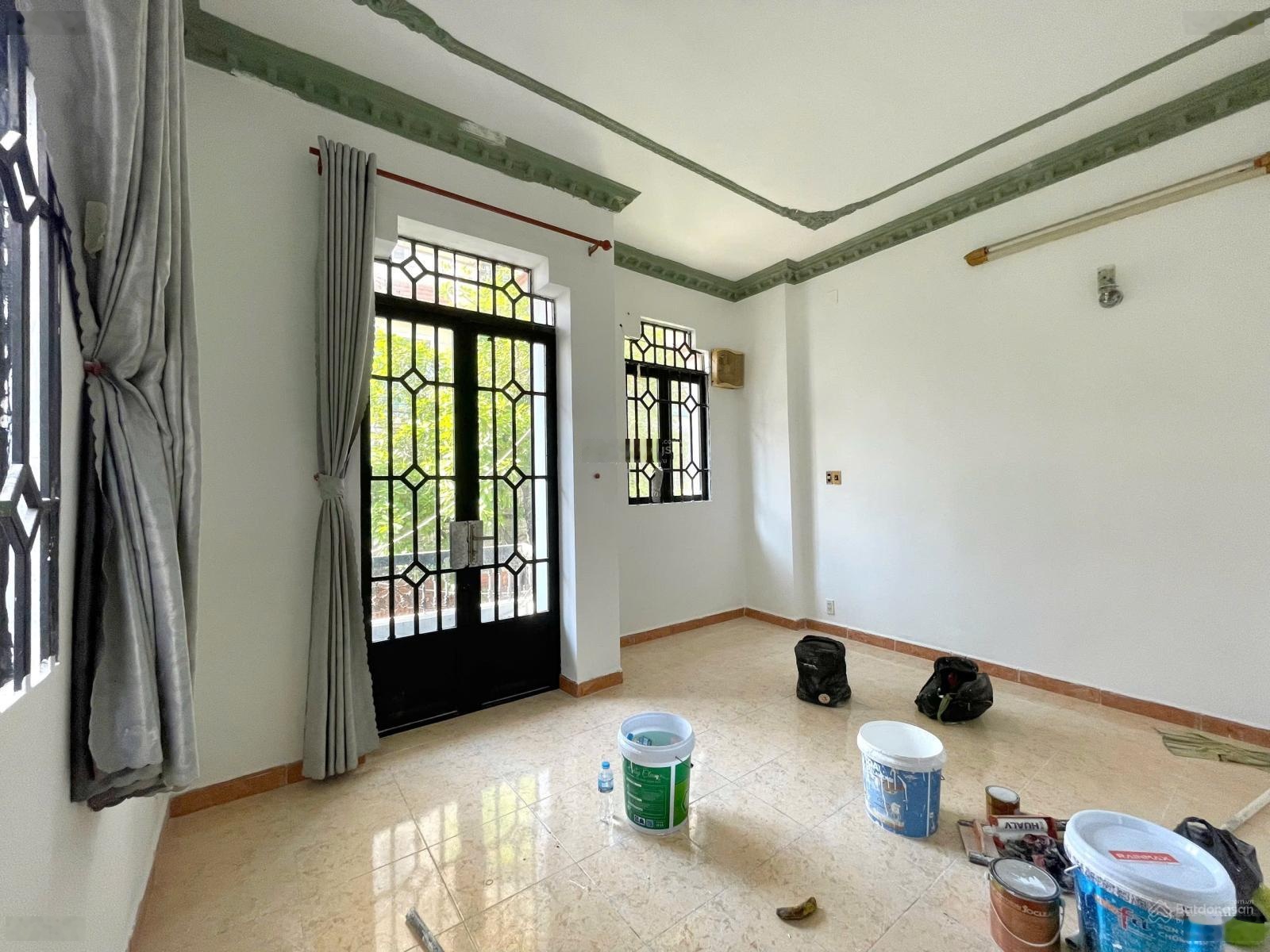 Phòng trọ ban công mới full nội thất ngay chợ hoàng hoa thám