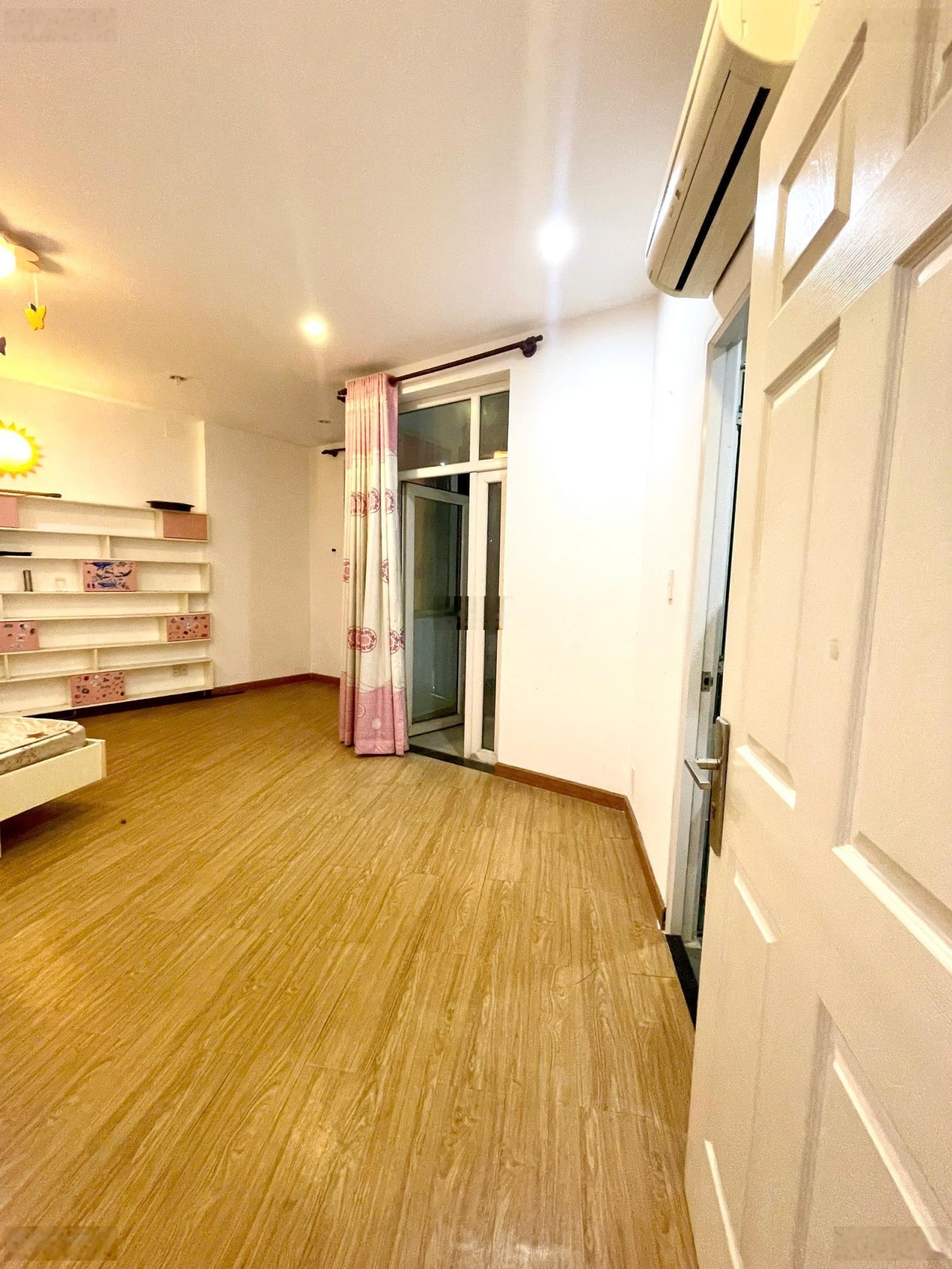 Bán nhà riêng hẻm xe hơi CMT8, cách mặt tiền 1 căn