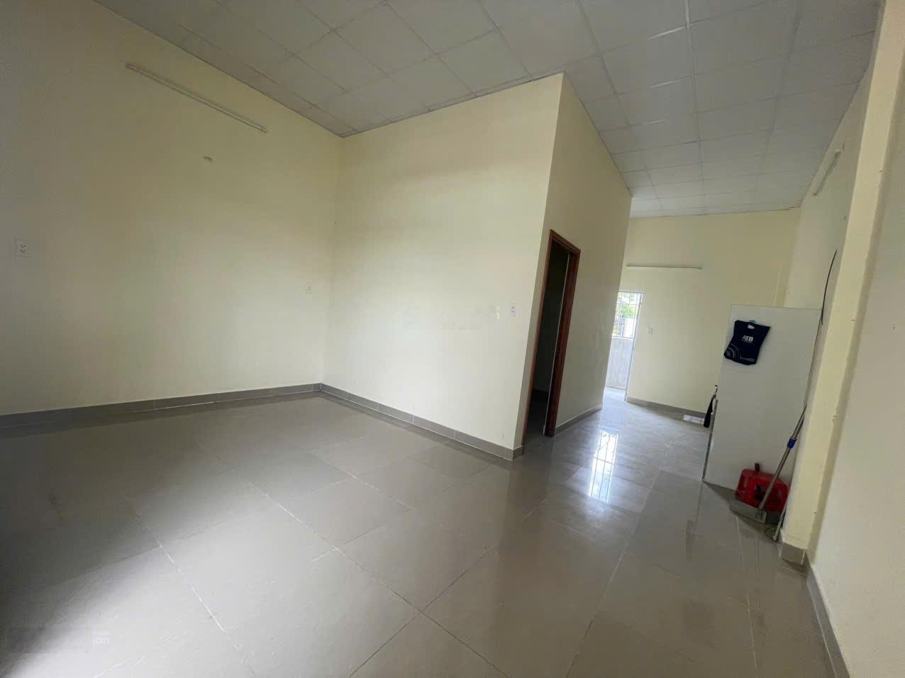 Hailongreal: Nhà 3.99ty, DT: 5.3x16m, 85m2, đường 7m, 1874 Lê Văn Lương, gần 3 trường đại học