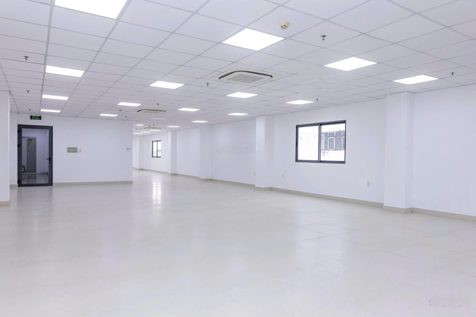 Hiếm! Siêu phẩm tòa nhà mặt tiền Ngay Nguyễn Sơn - 14x20m 6 tầng có HĐ 200 triệu/tháng giá 42 tỷ